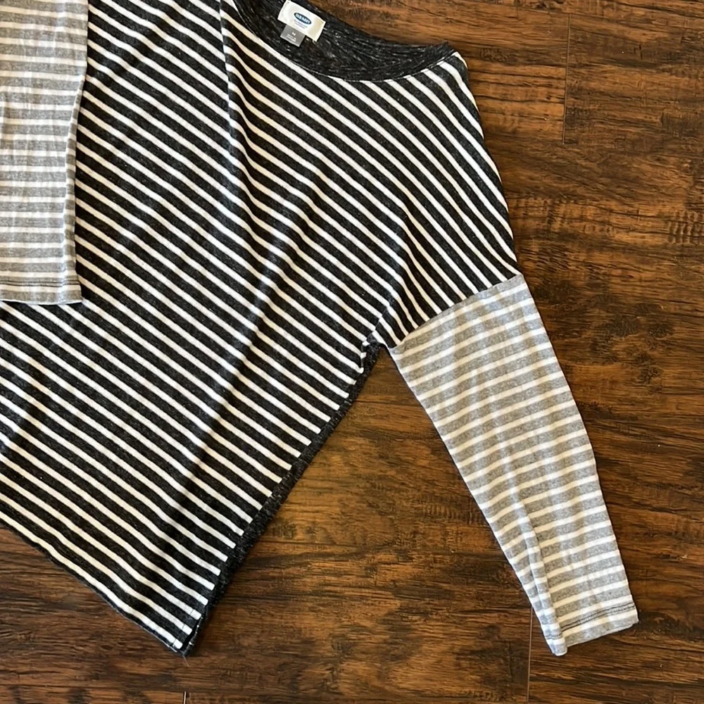 Cute Old Navy striped basic 3/4 sleeve tee - Picture 2 of 4